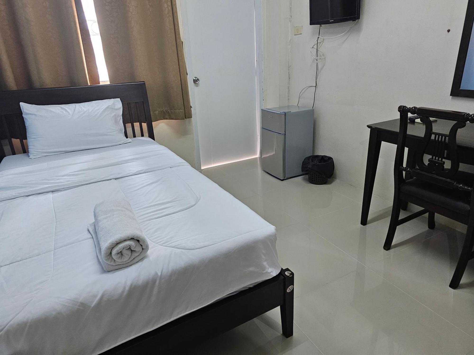 Si Fah At Bangsaen Hotel Ban Rong Khoei Exterior photo