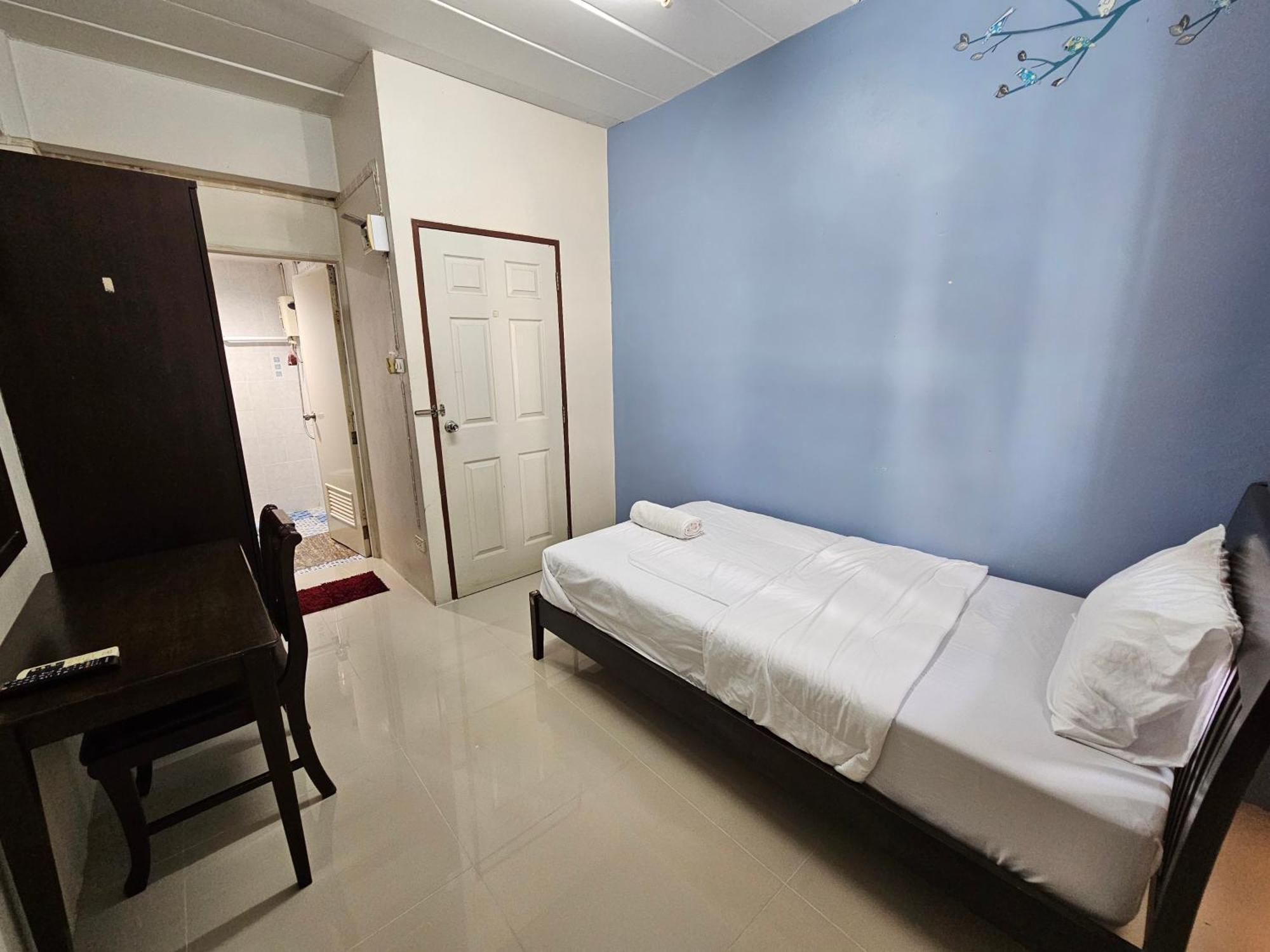 Si Fah At Bangsaen Hotel Ban Rong Khoei Exterior photo