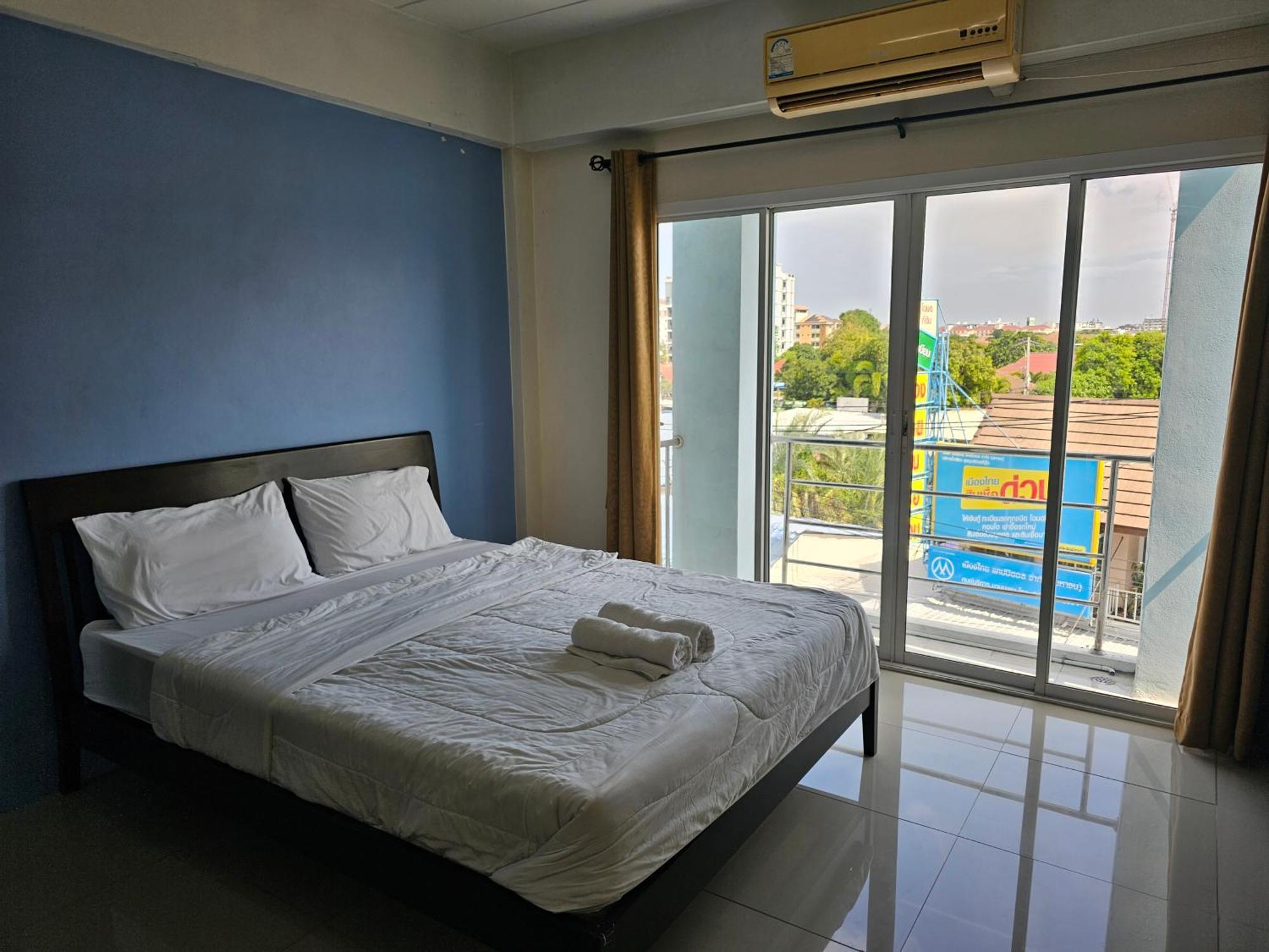 Si Fah At Bangsaen Hotel Ban Rong Khoei Exterior photo