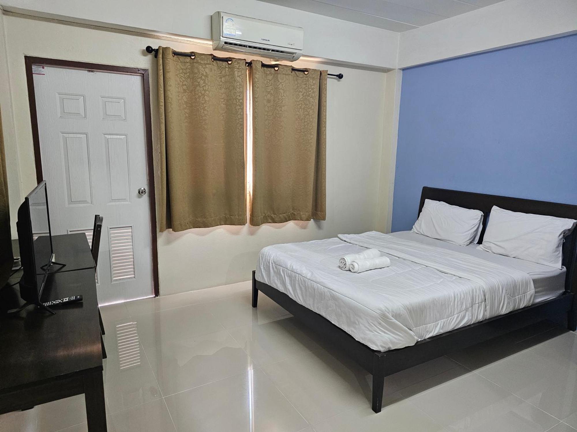Si Fah At Bangsaen Hotel Ban Rong Khoei Exterior photo