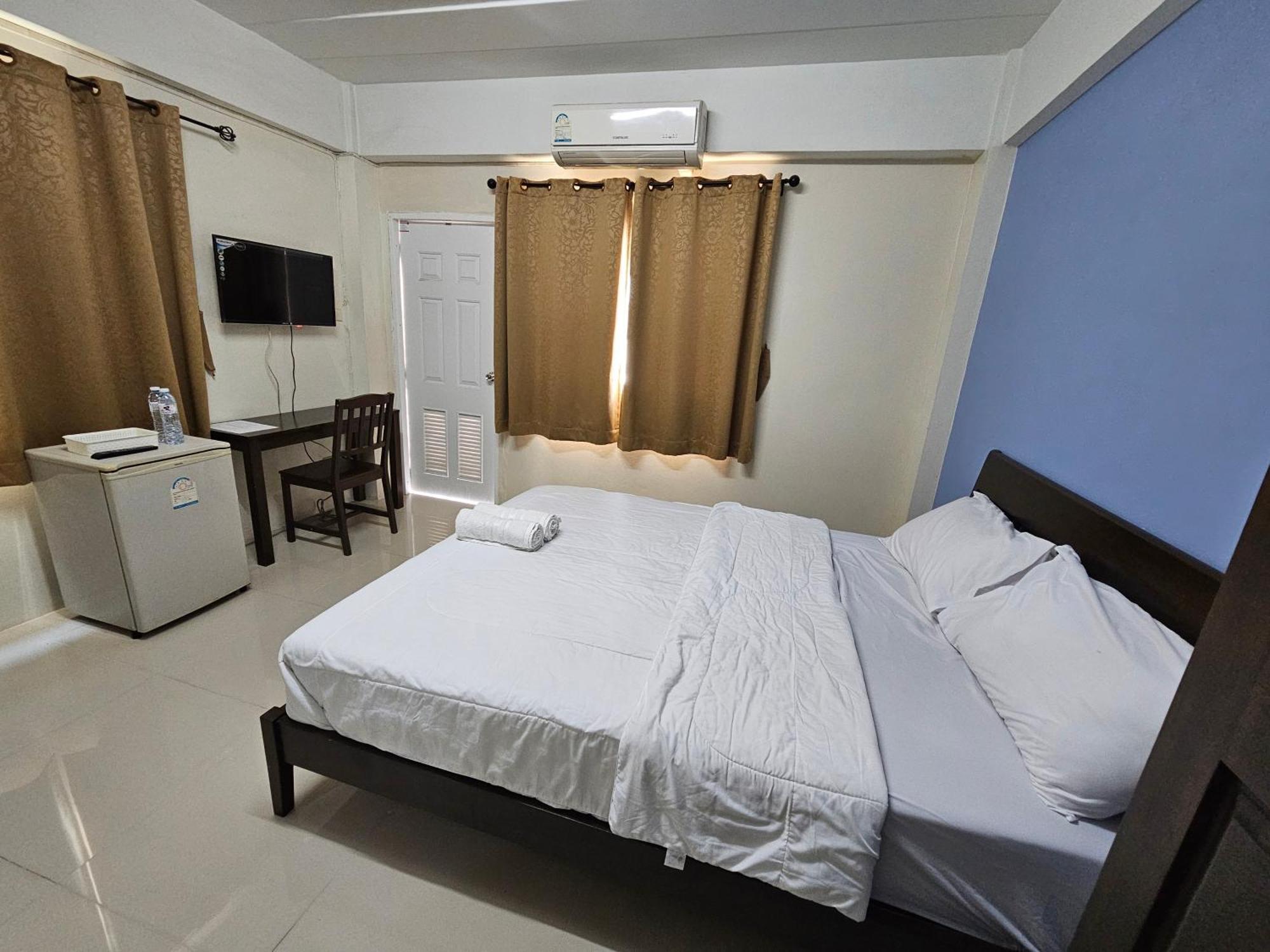 Si Fah At Bangsaen Hotel Ban Rong Khoei Exterior photo